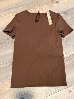 SKIMS Kim Kardashian soft smooth seamless molded shirt XS new with tags